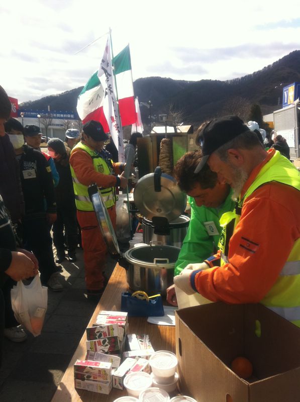 כשמאחוריו דגל איראני ענק: משי-זהב החזיק דגל ישראל