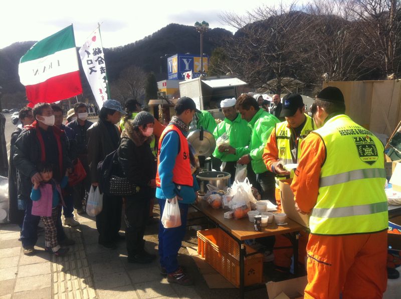 כשמאחוריו דגל איראני ענק: משי-זהב החזיק דגל ישראל