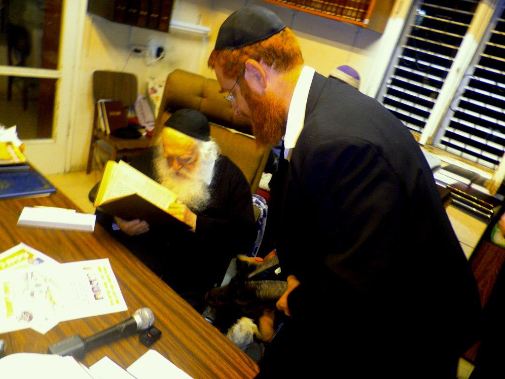 אנשי הר-הבית הגיעו לבית הגר"ח קנייבסקי עם גדיים