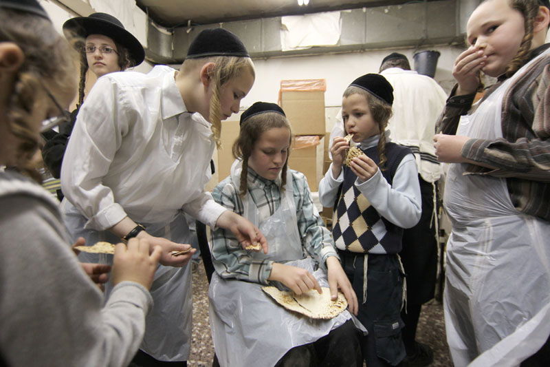 גלריה: אופים מצות בבירה