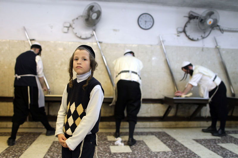 גלריה: אופים מצות בבירה