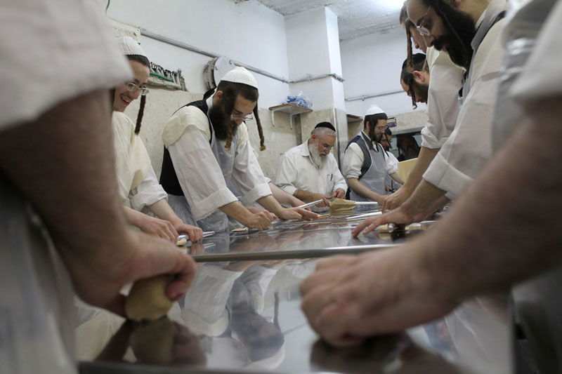 גלריה: אופים מצות בבירה