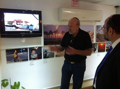 צפו בתיעוד: השר יעקב מרגי במוזיאון גוש קטיף