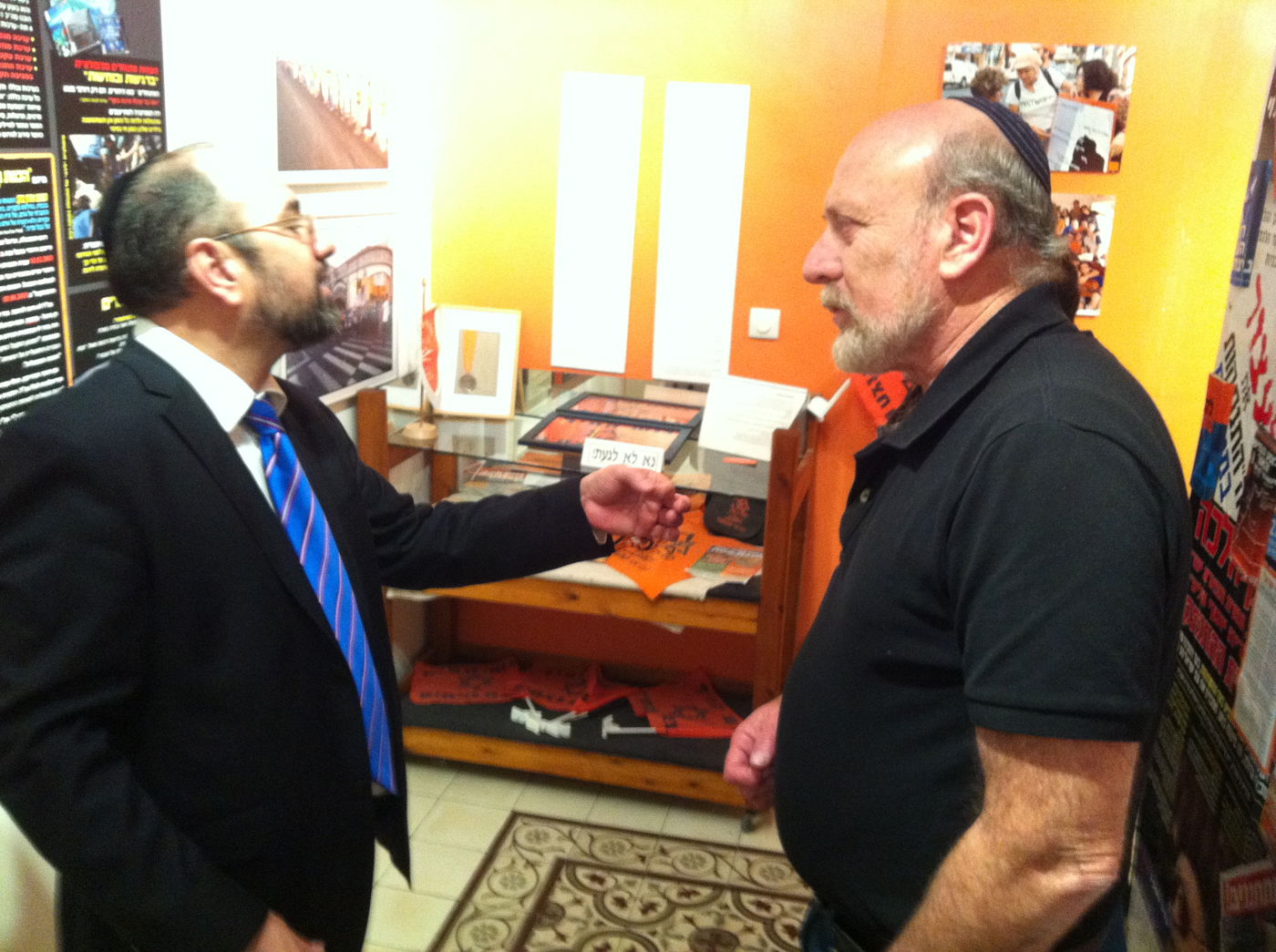 צפו בתיעוד: השר יעקב מרגי במוזיאון גוש קטיף