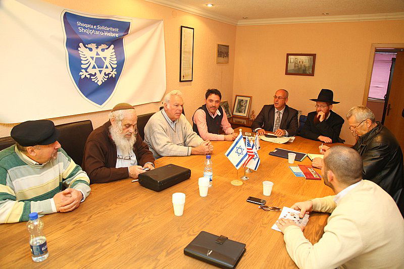 "אני מאמין" למרגלות קרון מטרבלינקה