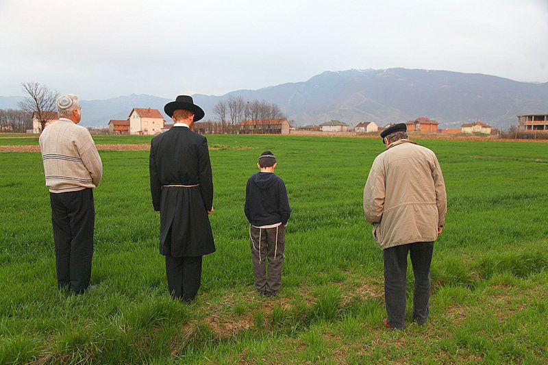 "אני מאמין" למרגלות קרון מטרבלינקה