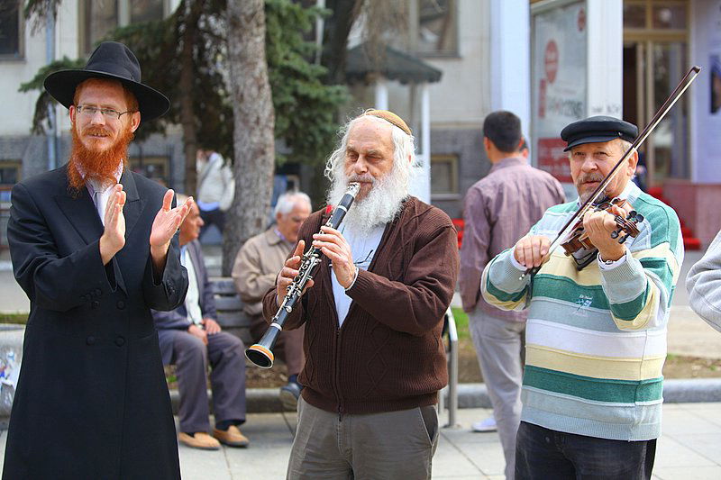 "אני מאמין" למרגלות קרון מטרבלינקה