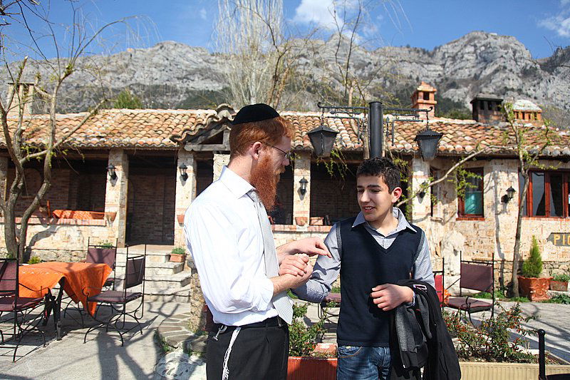 "אני מאמין" למרגלות קרון מטרבלינקה