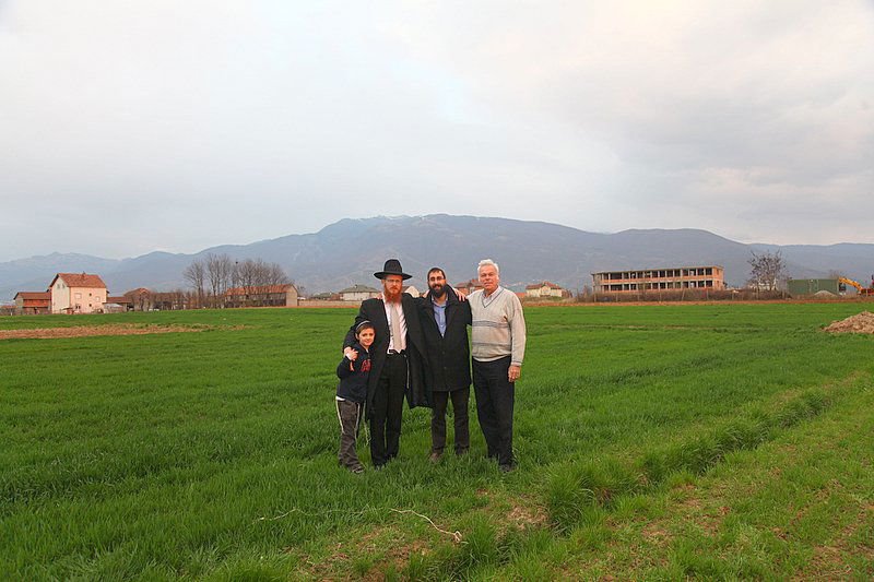 "אני מאמין" למרגלות קרון מטרבלינקה