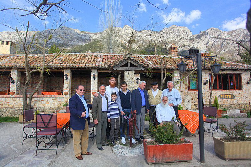 "אני מאמין" למרגלות קרון מטרבלינקה