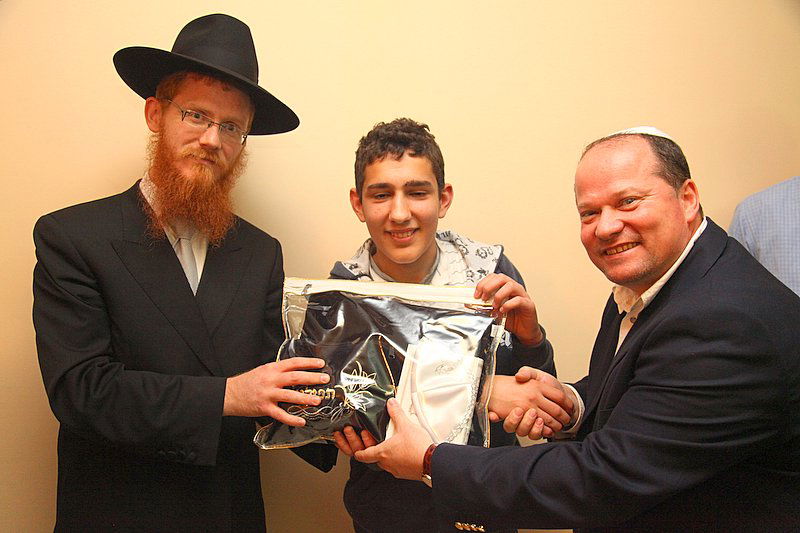 "אני מאמין" למרגלות קרון מטרבלינקה