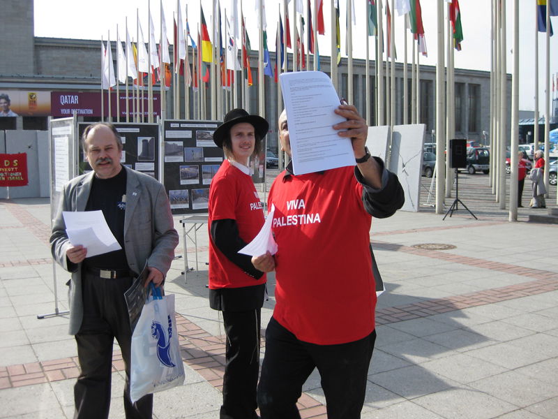 בהפגנה פלסטינית בברלין: צעיר חרדי