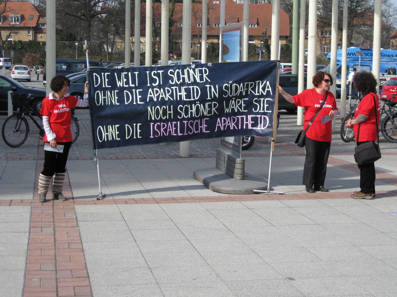 בהפגנה פלסטינית בברלין: צעיר חרדי