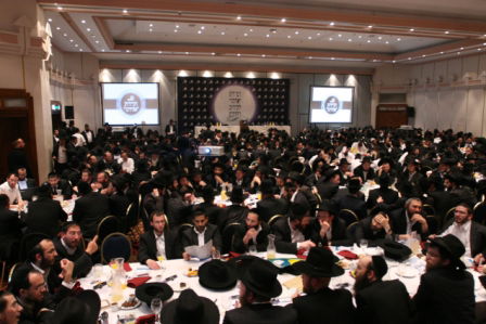 האדמו"ר מבעלזא בוועידה השנתית של "אחינו"