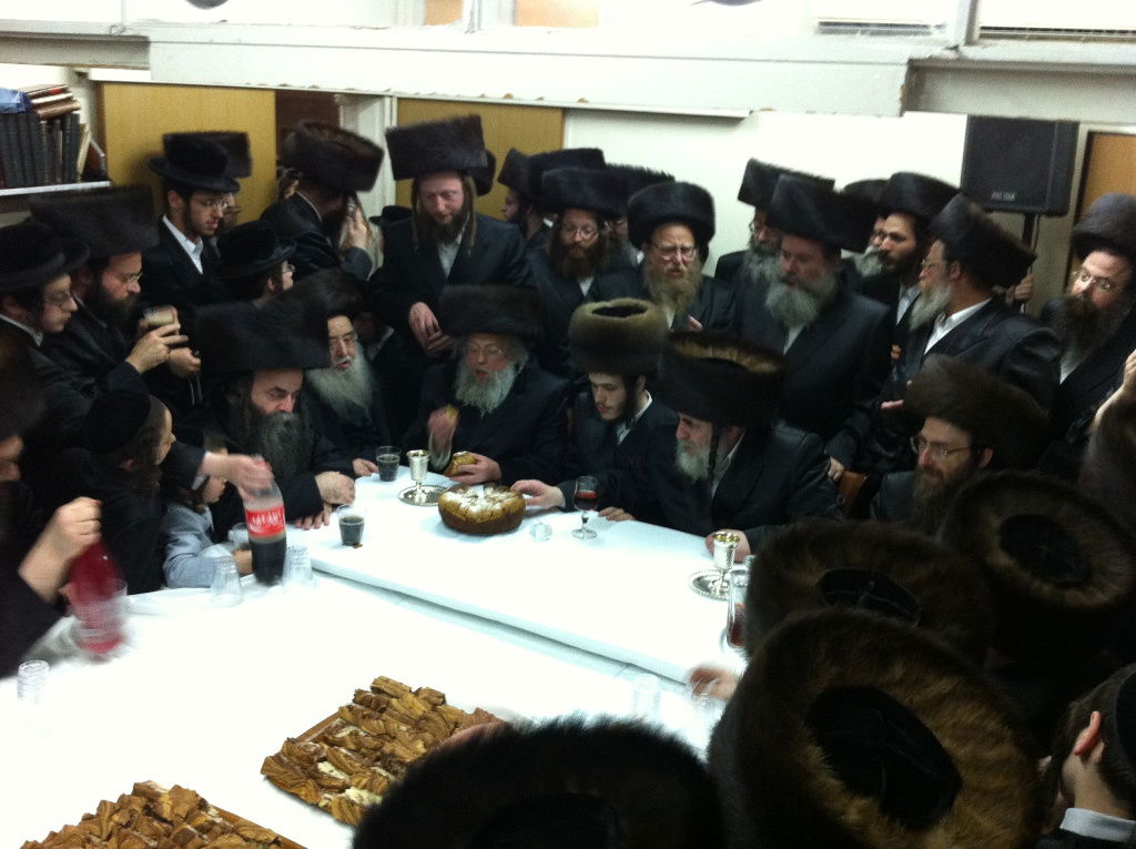 וידאו בלעדי: האדמו"ר מויז´ניץ רוקד עם החתן