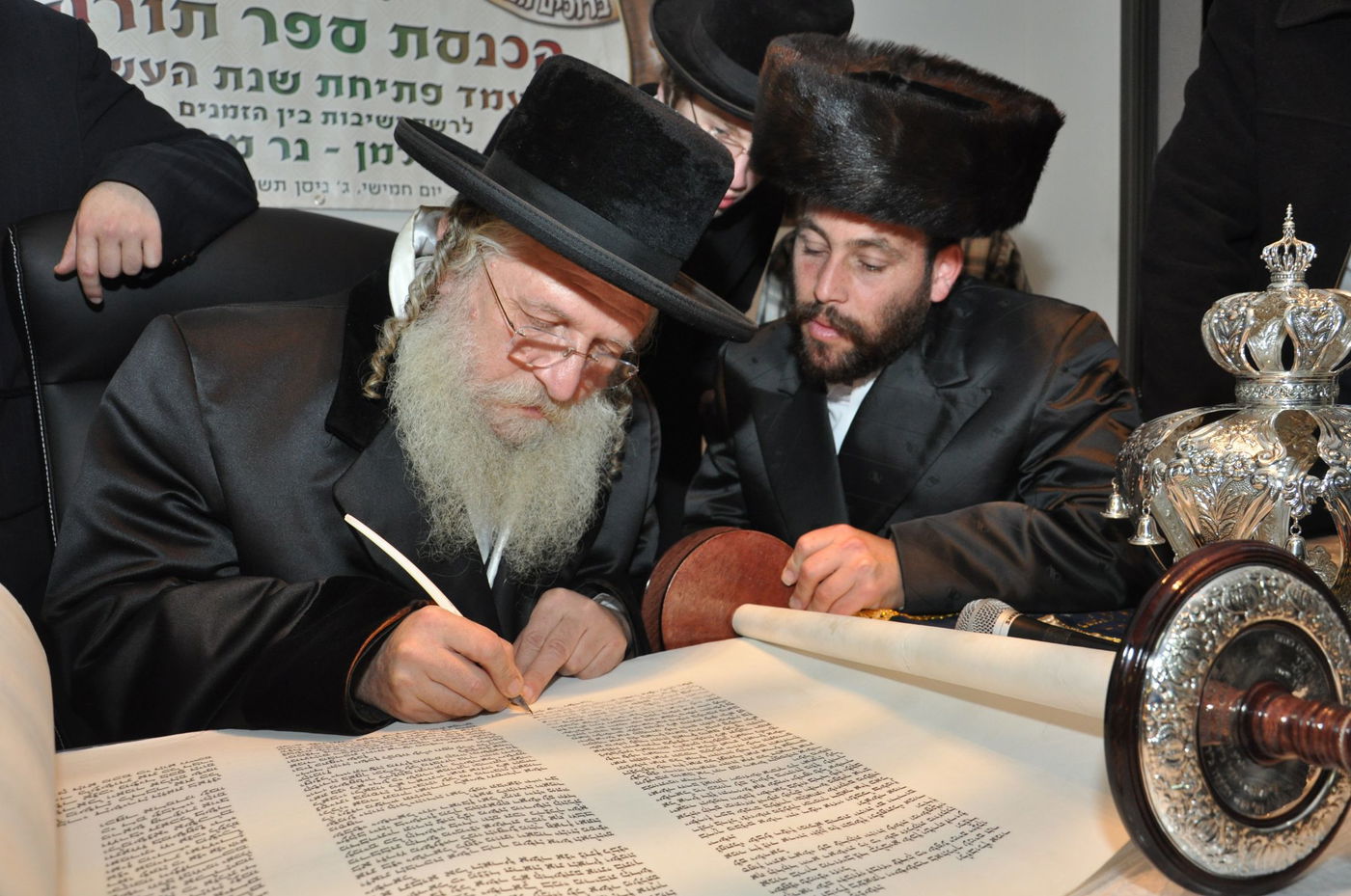 תיעוד ענק > שוקי לרר הכניס ספר תורה