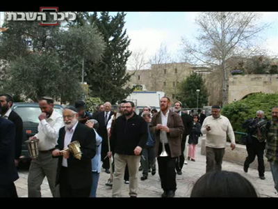 מכון המקדש מציע קורבן פסח לציבור; השחיטה - בהר הבית