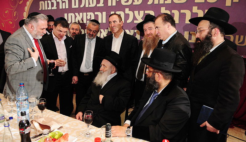 צפו: הנס של רבי יעקב גאגולה נחגג באירוע יוקרה