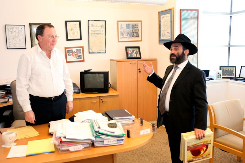 תמונות: חלוקת מצות לבכירי משרד החוץ