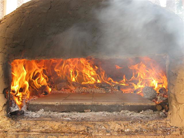 התנור עשוי מחימר