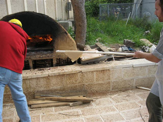 שלב אחרי שלב: כך אופים מצות עבודת יד