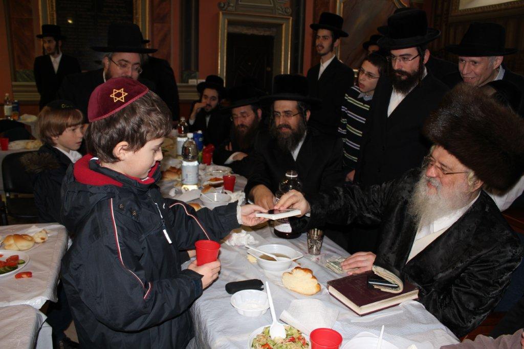 בחזרה לשְטֶטְל: מסע עם האדמו"ר ממונקאטש