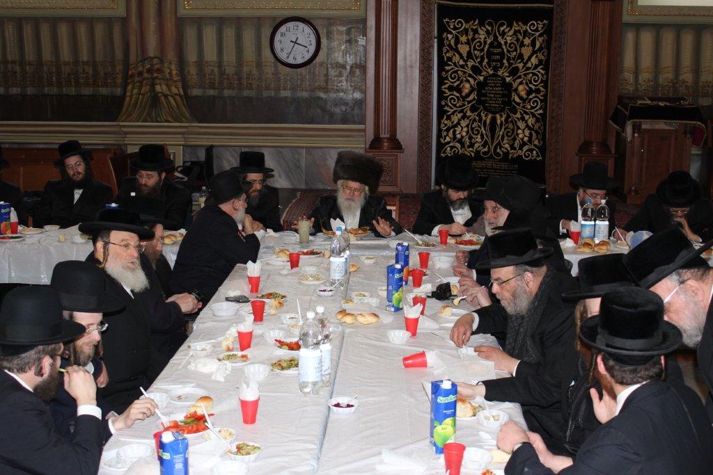 בחזרה לשְטֶטְל: מסע עם האדמו"ר ממונקאטש