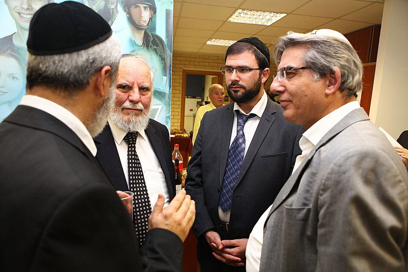 הרב אמסלם השיק את תנועת "עם שלם"