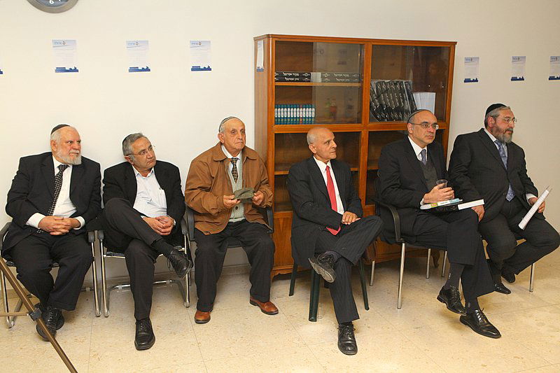 הרב אמסלם השיק את תנועת "עם שלם"