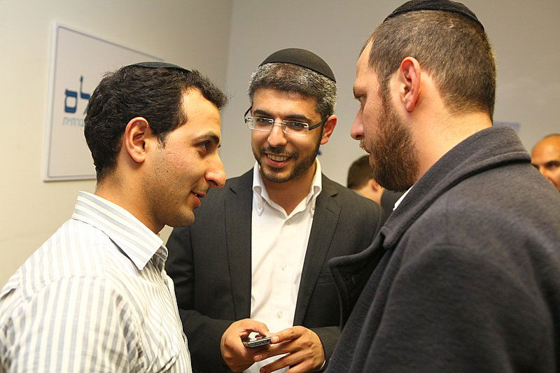 הרב אמסלם השיק את תנועת "עם שלם"