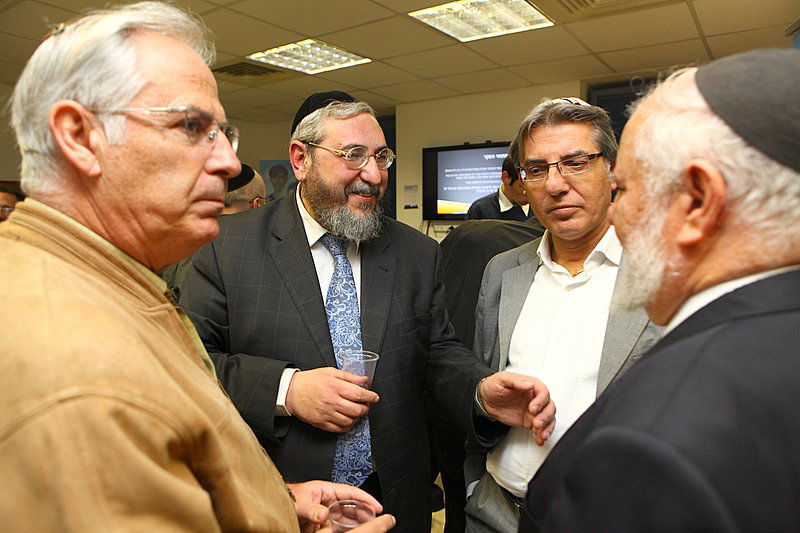 הרב אמסלם השיק את תנועת "עם שלם"