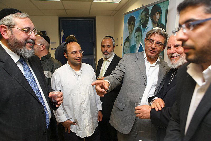 הרב אמסלם השיק את תנועת "עם שלם"