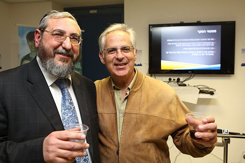 הרב אמסלם השיק את תנועת "עם שלם"