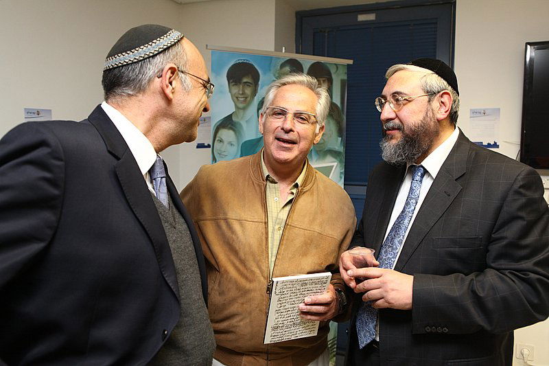 הרב אמסלם השיק את תנועת "עם שלם"