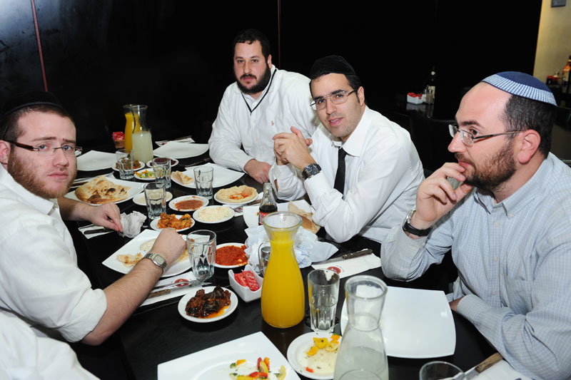 צפו בתמונות: מרדכי בן-דוד חוגג 60 במסעדה בתל-אביב