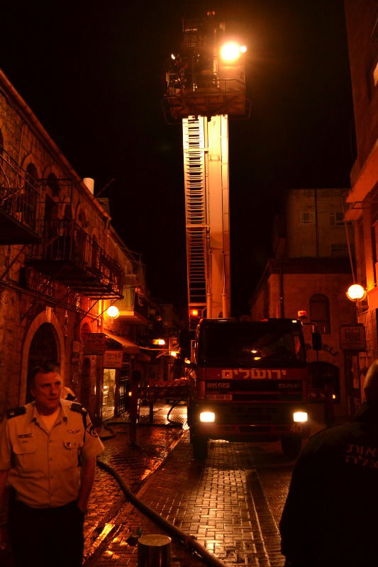 קרבן פסח: בית חב"ד בירושלים עלה בלהבות