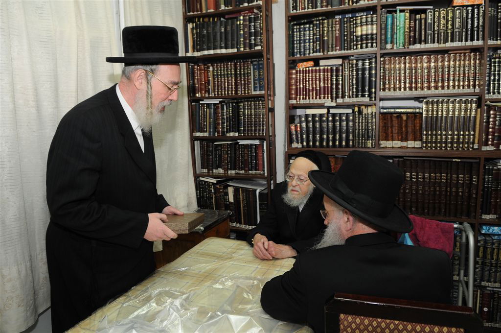 גלריה: אייכלר הגיע להתברך אצל מרן הגרי"ש אלישיב