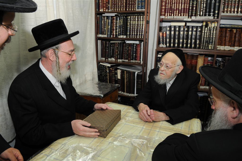 גלריה: אייכלר הגיע להתברך אצל מרן הגרי"ש אלישיב