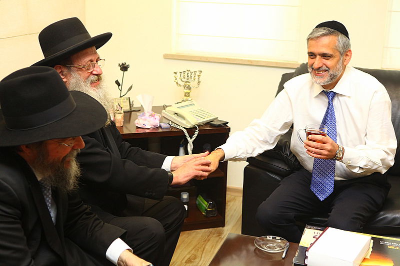 תיעוד: ראשי המדינה קיבלו מצות שמורות