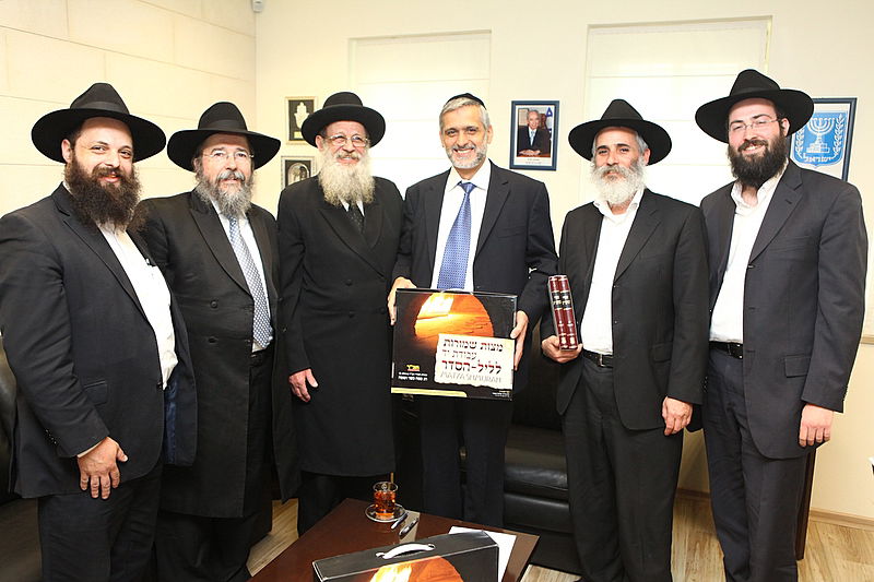 תיעוד: ראשי המדינה קיבלו מצות שמורות