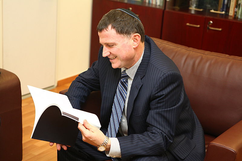 תיעוד: ראשי המדינה קיבלו מצות שמורות