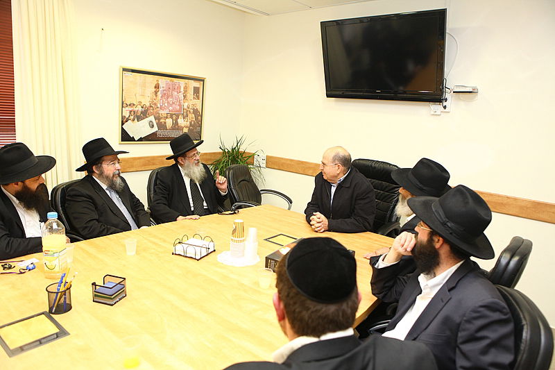 תיעוד: ראשי המדינה קיבלו מצות שמורות