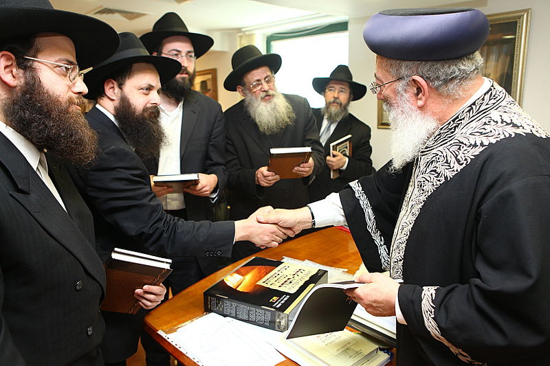 תיעוד: ראשי המדינה קיבלו מצות שמורות