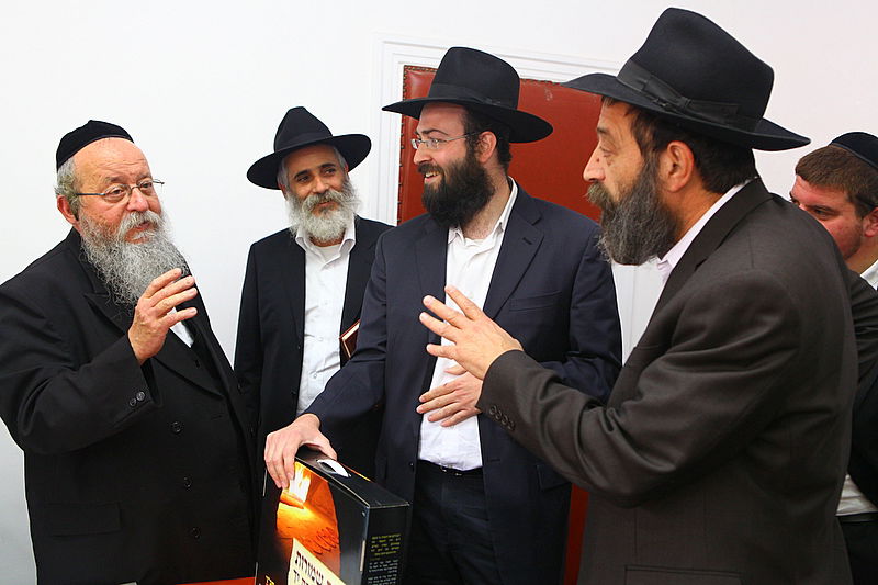 תיעוד: ראשי המדינה קיבלו מצות שמורות