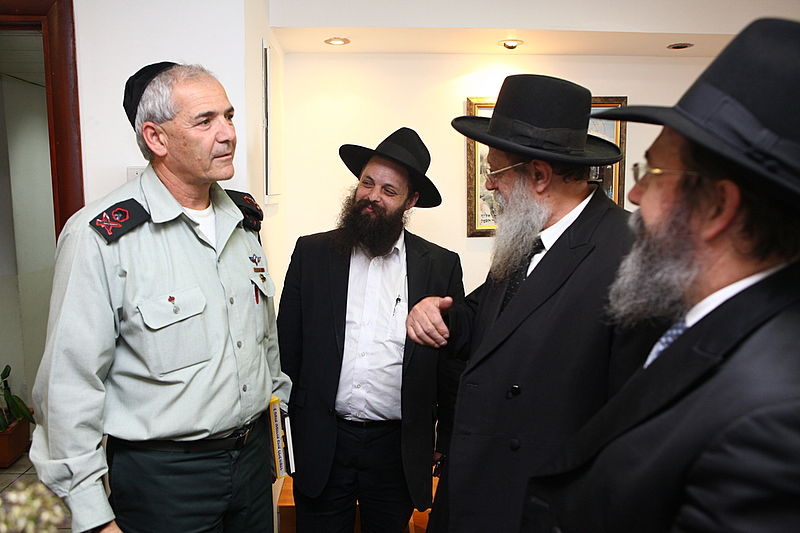 תיעוד: ראשי המדינה קיבלו מצות שמורות