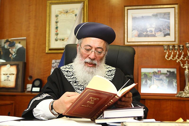 תיעוד: ראשי המדינה קיבלו מצות שמורות