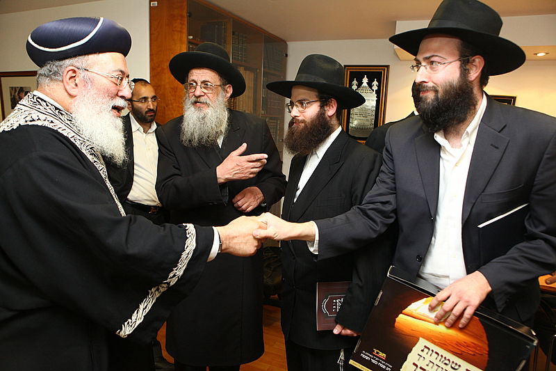 תיעוד: ראשי המדינה קיבלו מצות שמורות