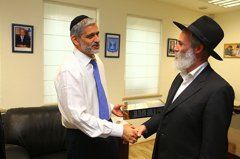 תיעוד: ראשי המדינה קיבלו מצות שמורות