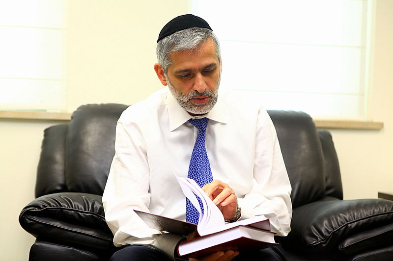 תיעוד: ראשי המדינה קיבלו מצות שמורות