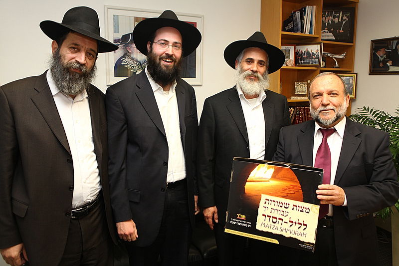 תיעוד: ראשי המדינה קיבלו מצות שמורות